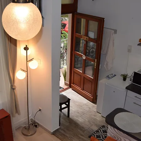 Castlehill The Perfect Blend Of Urban Living And Sightseeing Convenience Apartment *