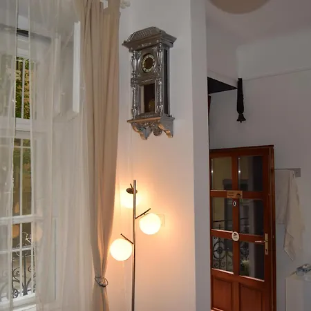 Castlehill The Perfect Blend Of Urban Living And Sightseeing Convenience * Budapest