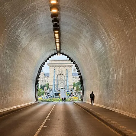 Castlehill The Perfect Blend Of Urban Living And Sightseeing Convenience *
