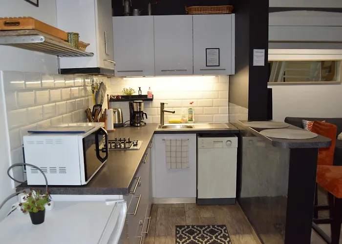 Castlehill The Perfect Blend Of Urban Living And Sightseeing Convenience *